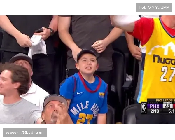 罗伊基恩正装出席见证儿子婚礼温情时刻引发球迷热议全场感动瞬间