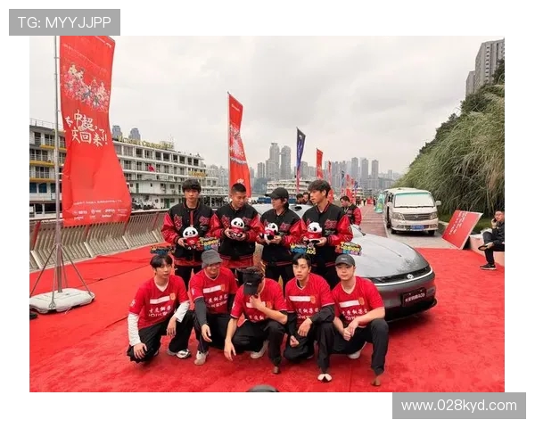 重庆铜梁龙冲超成功庆祝盛典 在两江新区十联屏展现荣耀瞬间