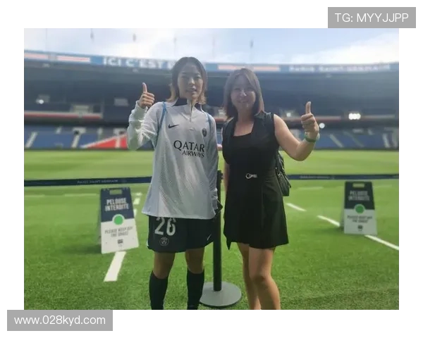 李梦雯在巴黎：我还没踢够